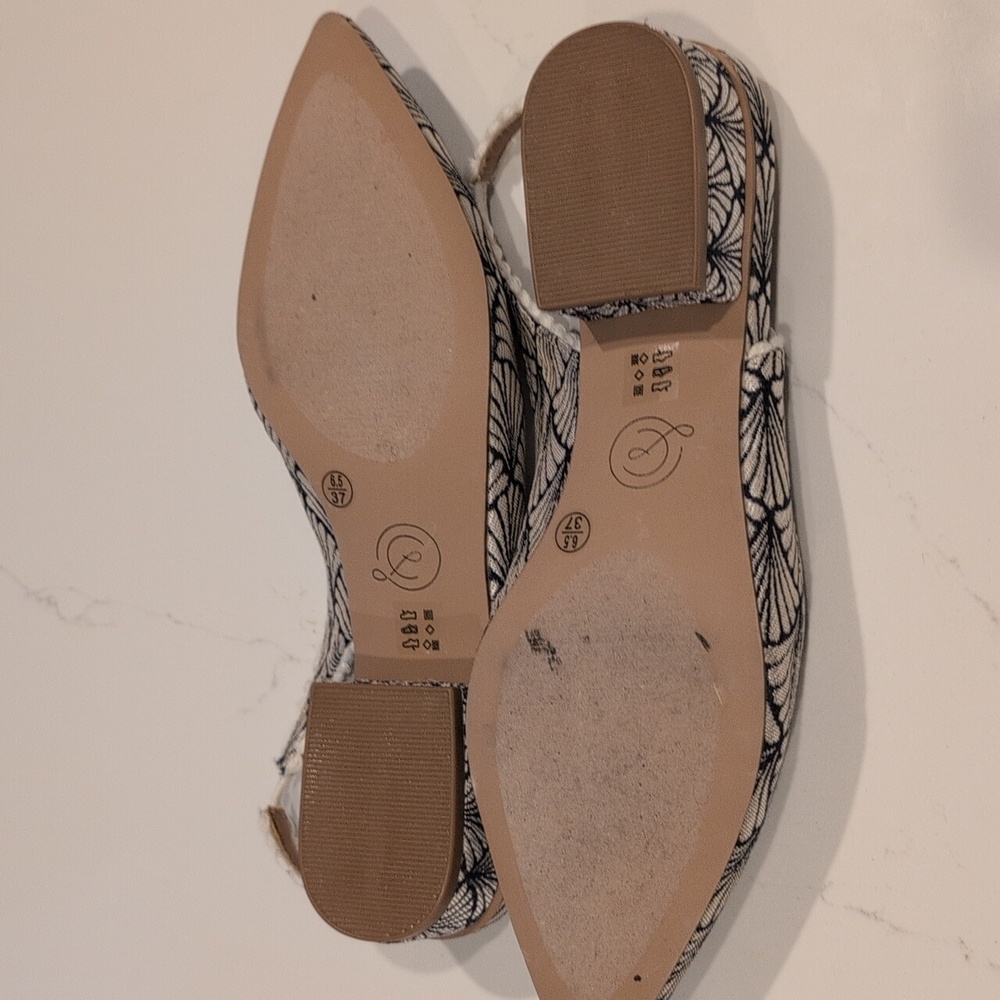 Chinese Laundry Cream and Black Patterned Slingback Pumps - Picture 8 of 12